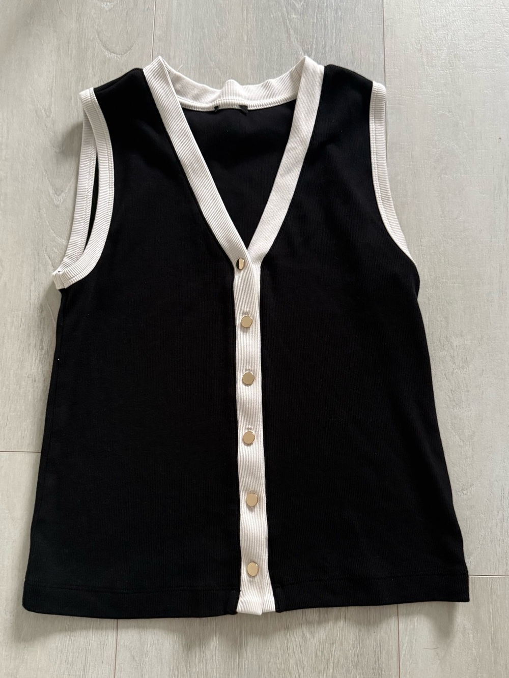 Sleeveless V-Neck Button Front Top - Black with White Trim